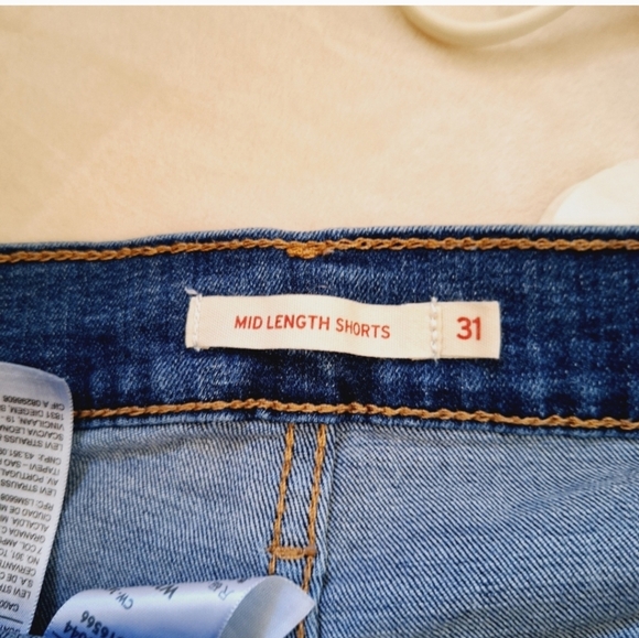 /Levi's 31 Mid Length Essential Denim Blue Jean Shorts SZ 31 - Picture 3 of 8